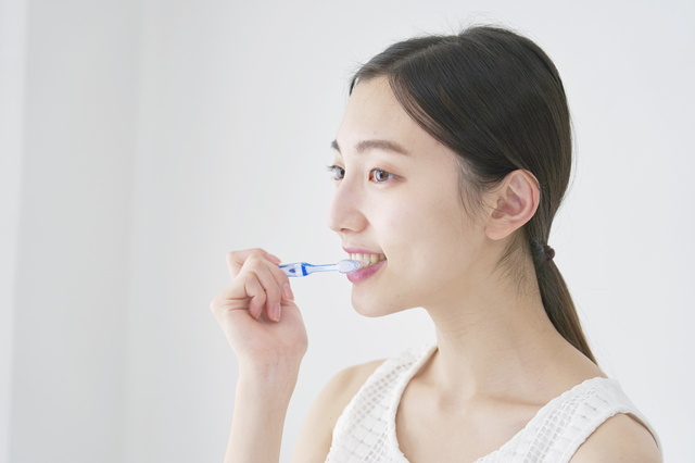 ホワイトニング歯磨き粉では落ちない歯の黄ばみ|毎日のケアだけでは不十分な理由