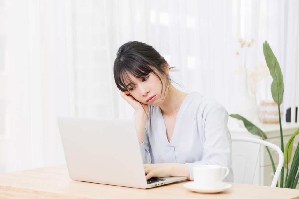 矯正治療で後悔しやすい人の共通点｜歯列矯正の不安イメージ